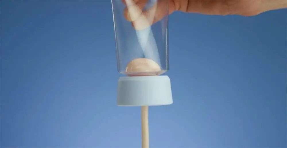 再也不用「擠牙膏」，高露潔換上的「潤(rùn)滑劑」包裝，讓牙膏從此一滴不剩